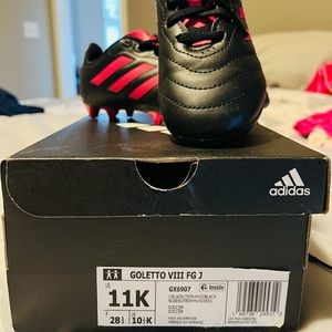 Girls soccer cleats size 11. Worn maybe 10x come with shin guards